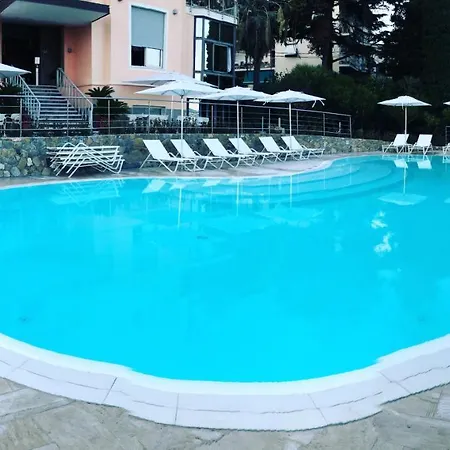Napoleon Hotell 3*