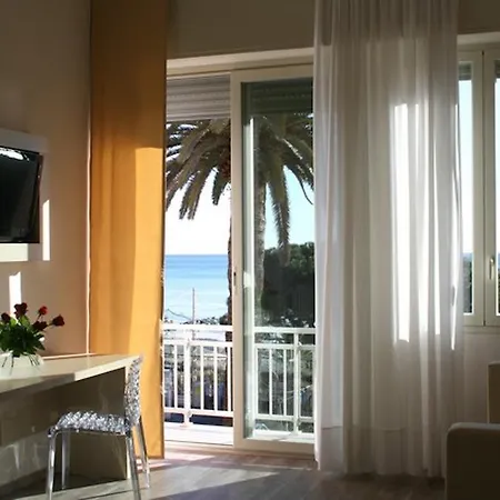 拿破仑酒店 圣雷默