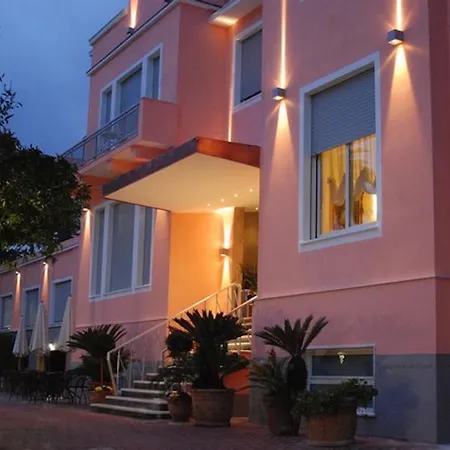 拿破仑酒店 3* 圣雷默